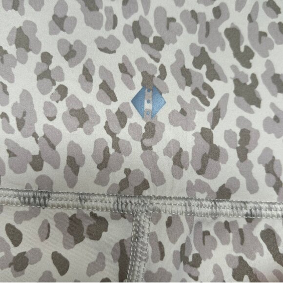 NWT TAVI High Waisted 7/8 Tight Leggings Latte Leopard Cream Gray Size Large - Picture 5 of 8